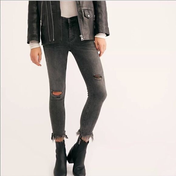 Free People Size 28 Black Great Heights Distressed Frayed Hem Skinny Jeans - Picture 1 of 12